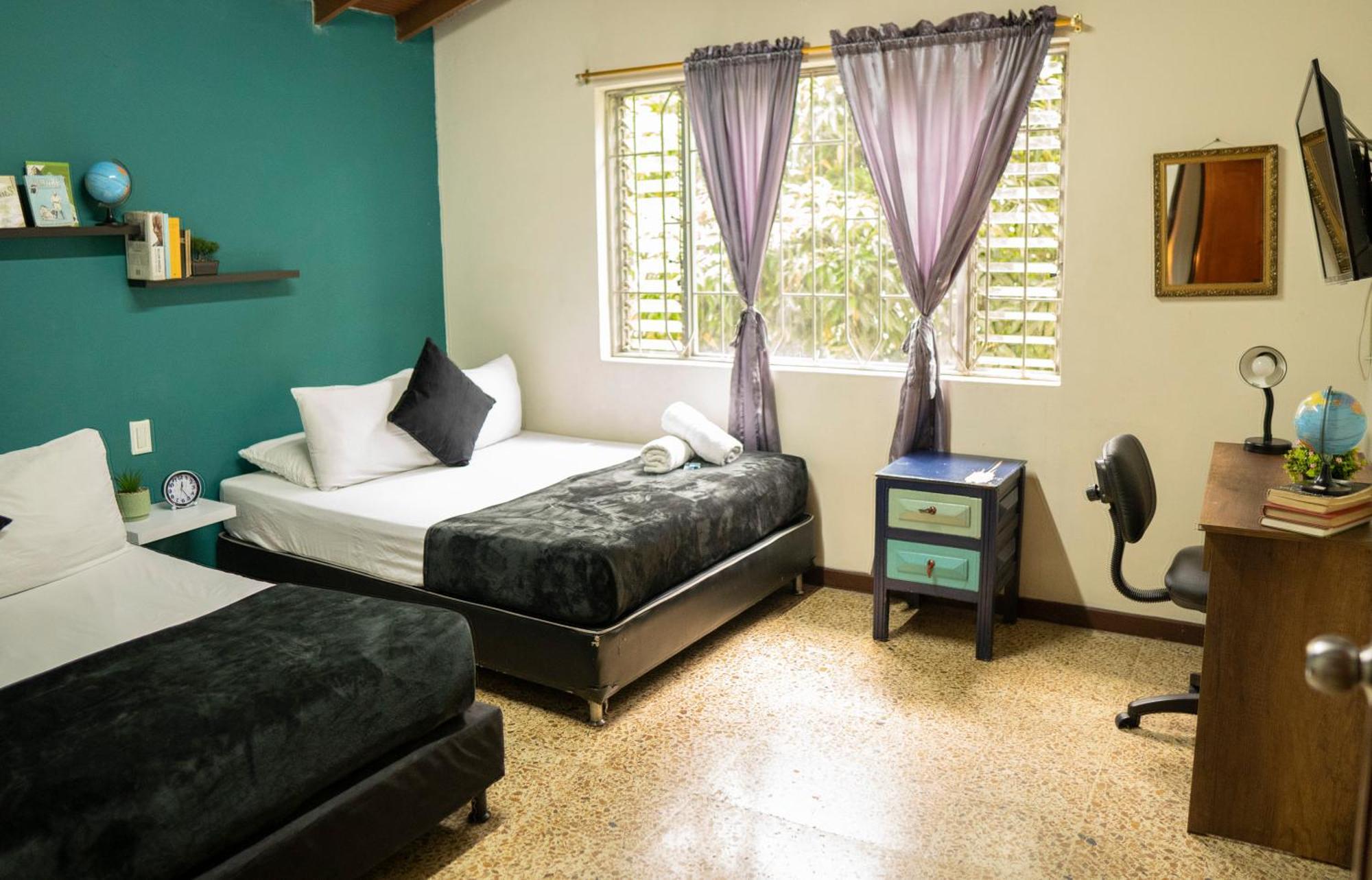 Buntes House-Casa Hotel Laureles-Estadio Меделин Екстериор снимка