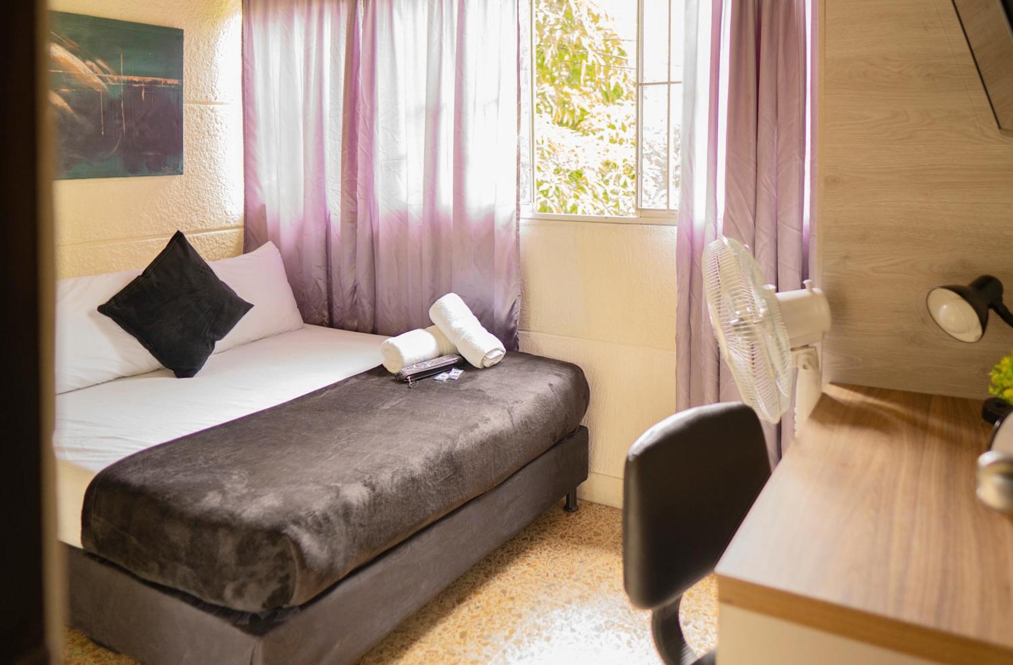 Buntes House-Casa Hotel Laureles-Estadio Меделин Екстериор снимка