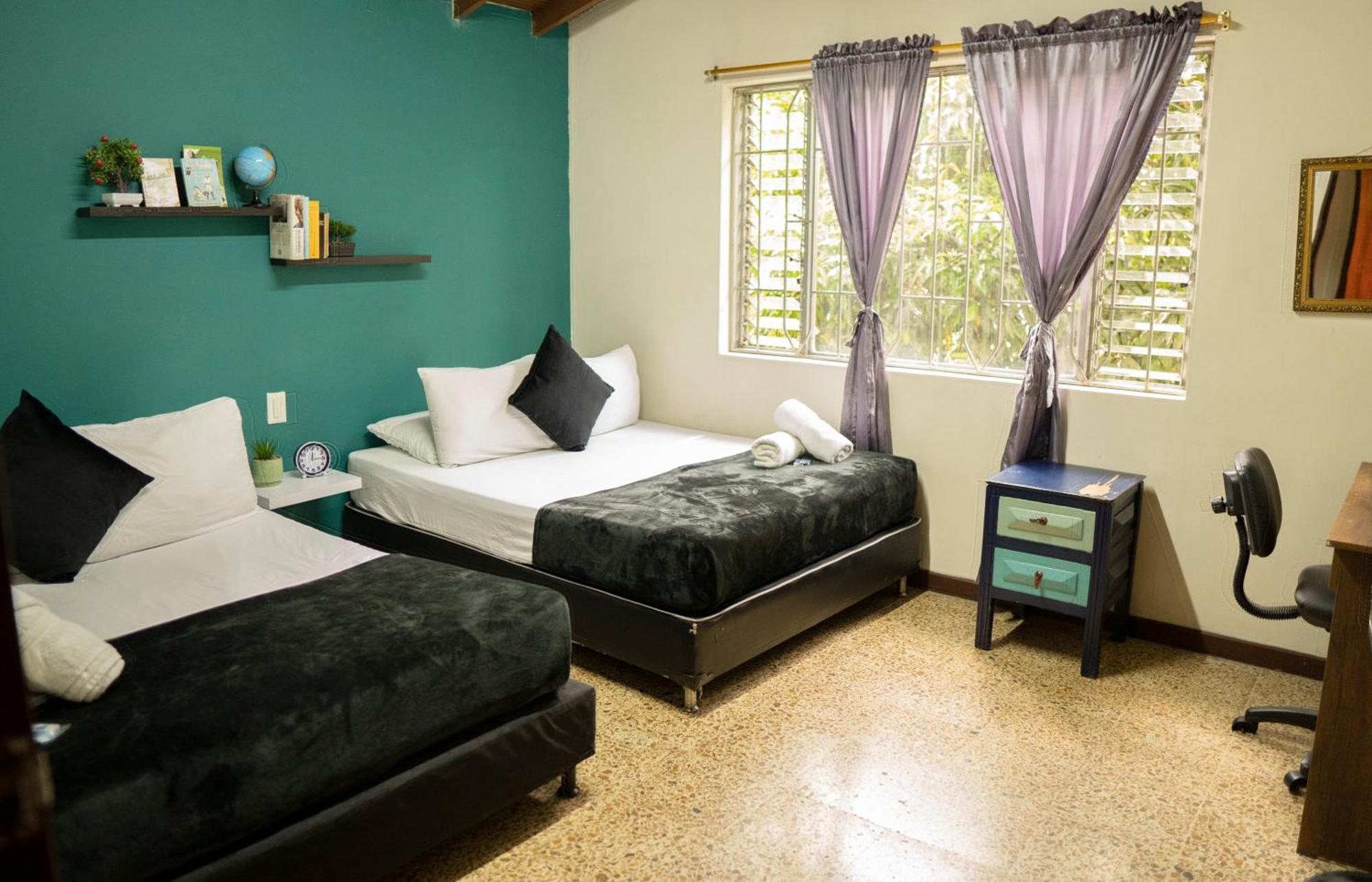 Buntes House-Casa Hotel Laureles-Estadio Меделин Екстериор снимка