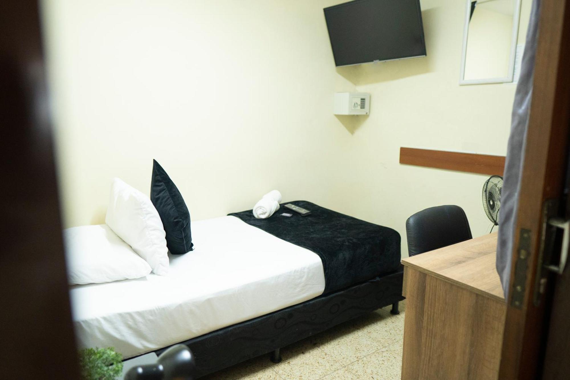 Buntes House-Casa Hotel Laureles-Estadio Меделин Екстериор снимка