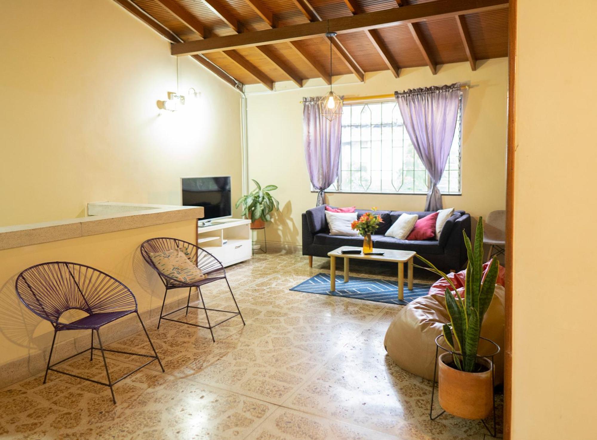 Buntes House-Casa Hotel Laureles-Estadio Меделин Екстериор снимка