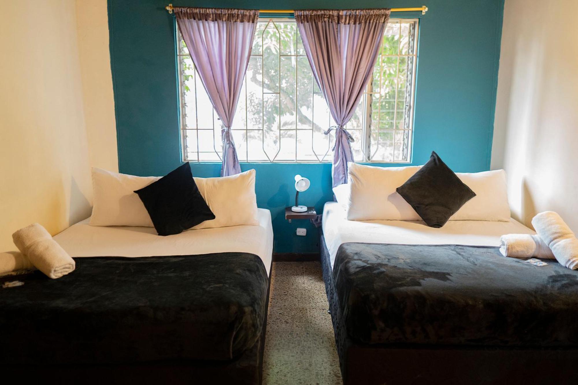 Buntes House-Casa Hotel Laureles-Estadio Меделин Екстериор снимка