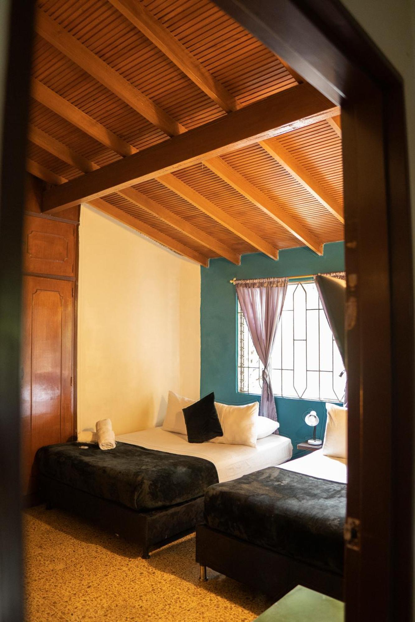 Buntes House-Casa Hotel Laureles-Estadio Меделин Екстериор снимка