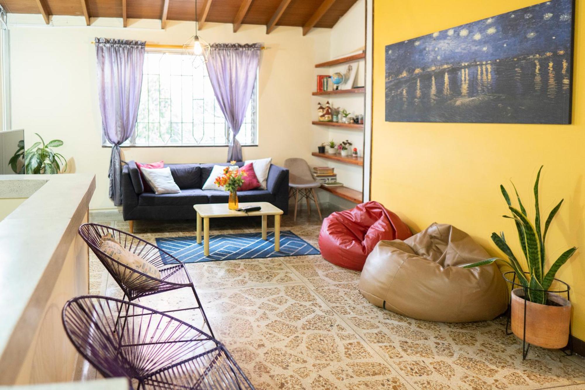 Buntes House-Casa Hotel Laureles-Estadio Меделин Екстериор снимка
