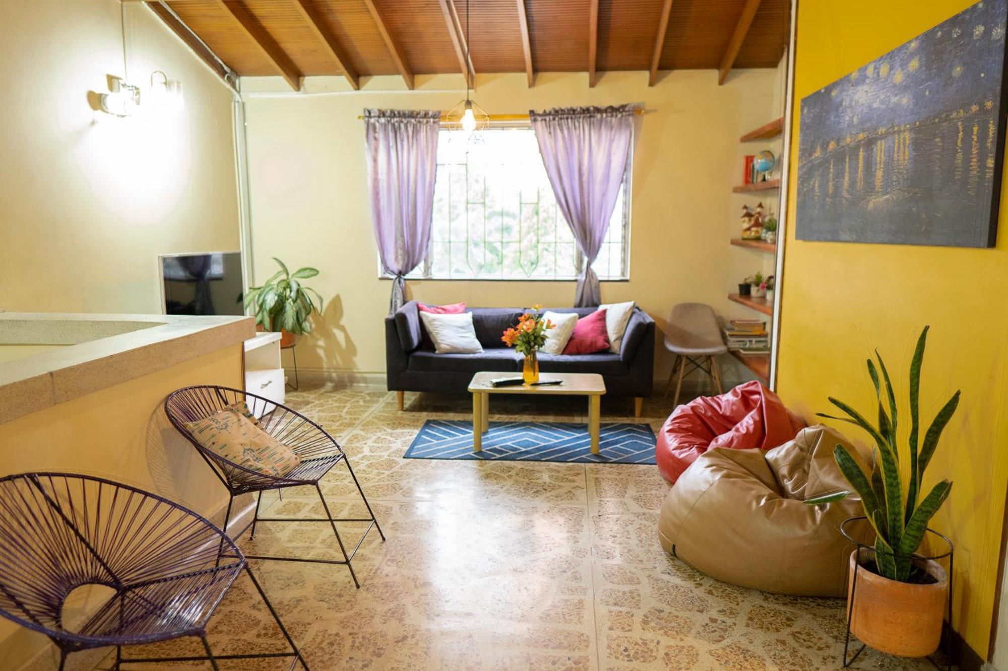 Buntes House-Casa Hotel Laureles-Estadio Меделин Екстериор снимка