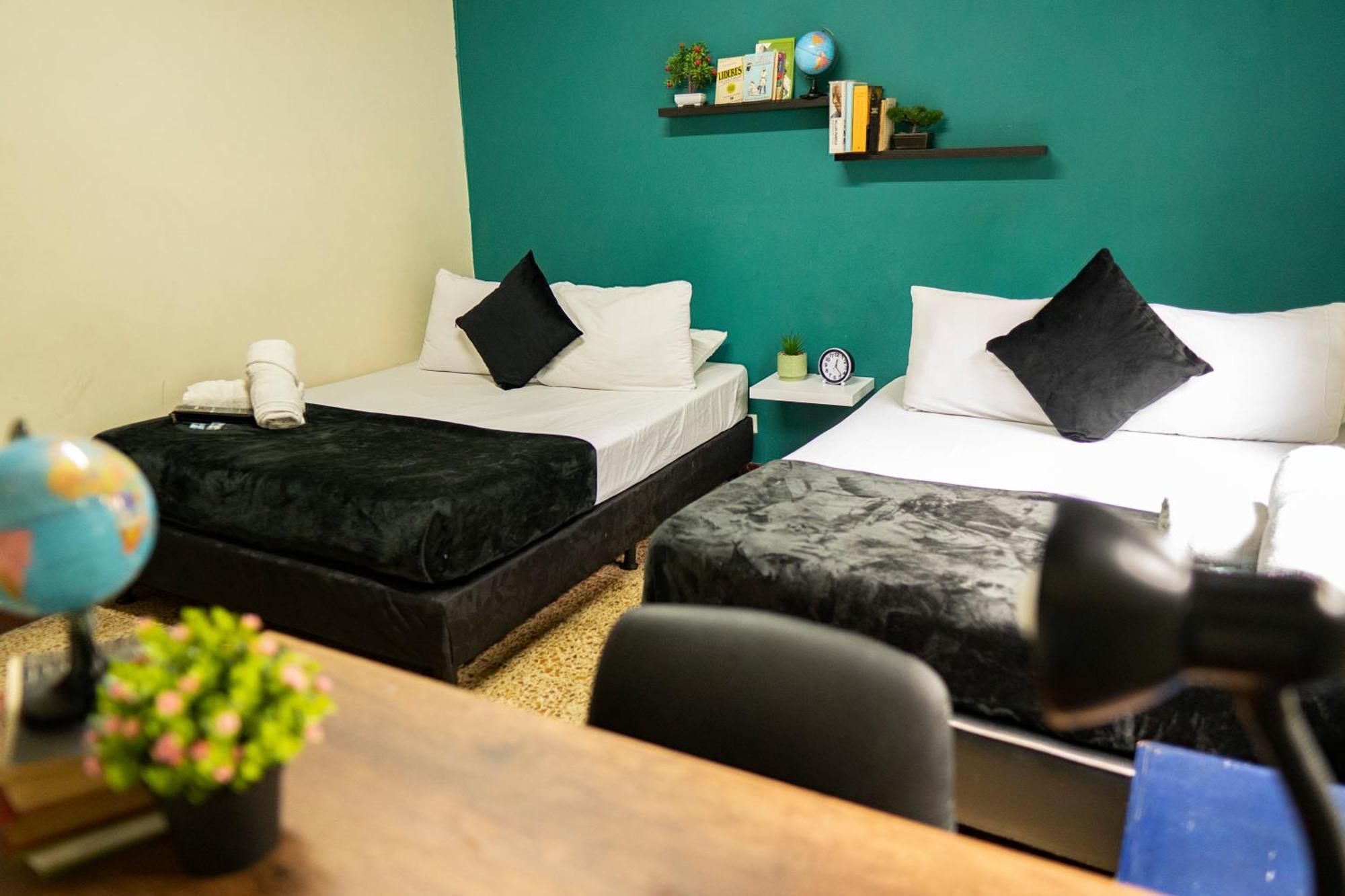 Buntes House-Casa Hotel Laureles-Estadio Меделин Екстериор снимка