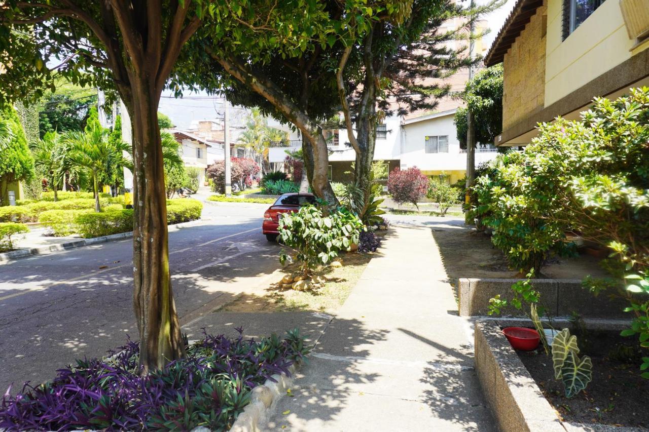 Buntes House-Casa Hotel Laureles-Estadio Меделин Екстериор снимка